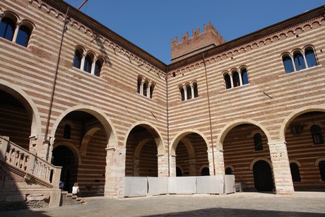 palazzo-della-ragione